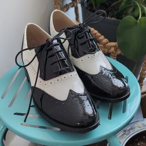 Like New Women's Patent Leather Black and White Wingtip Oxfords - Size 8